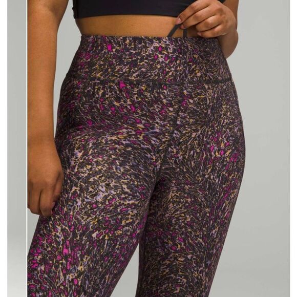 Lululemon Invigorate High-Rise Tight 25" size 2 - Picture 3 of 6